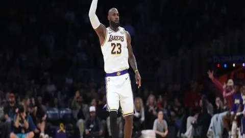 《朱艺揭秘：曾遭抵制风波的西安与U23国足，今机场直播热情接机引关注》